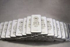 از «چرا نقره؟» تا ۱۰ هزار میلیار تومان معامله/ روایت حضور یک ساله نقره در بورس