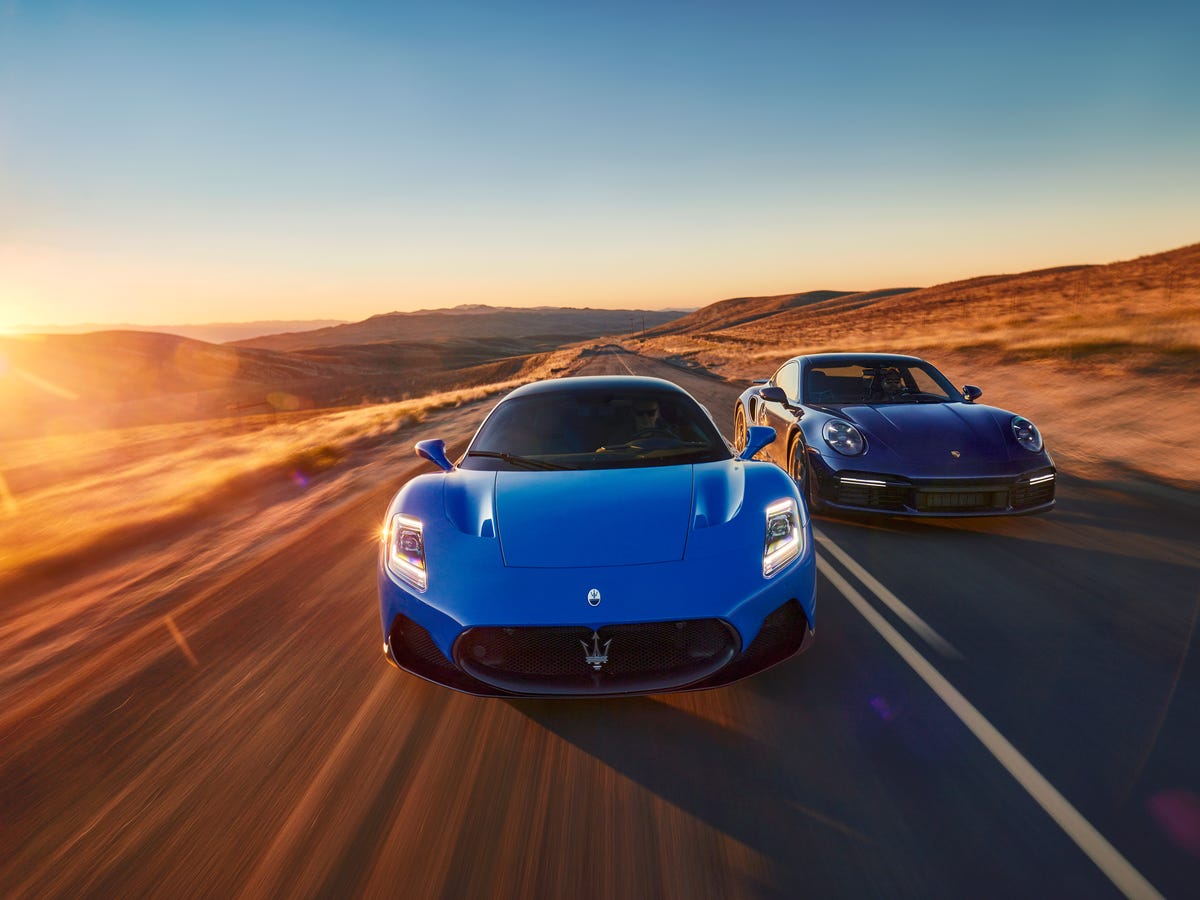 Test: 2022 Maserati MC20 vs. 2021 Porsche 911 Turbo S Lightweight