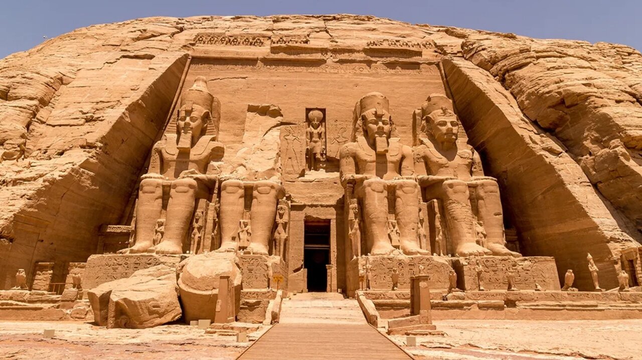 محاسبه دقیق محیط زمین با یک تکه چوب در ۲۴۰۰ سال پیش